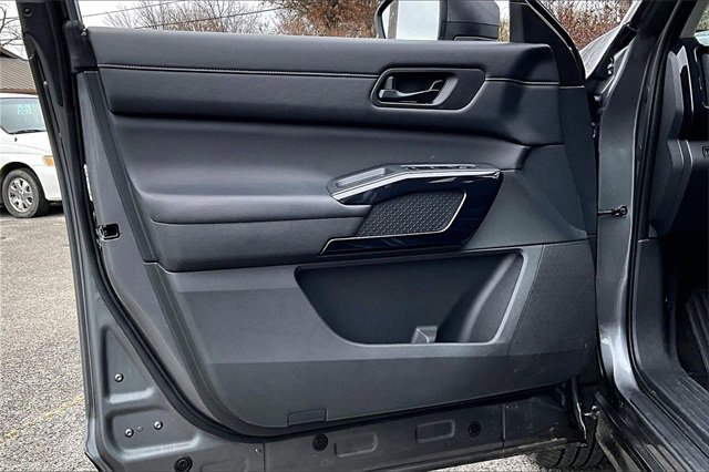 Certified 2025 Nissan Pathfinder SV image 17