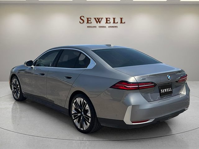 Certified 2025 BMW 530i xDrive w/ Premium Package AWD/4WD image 3