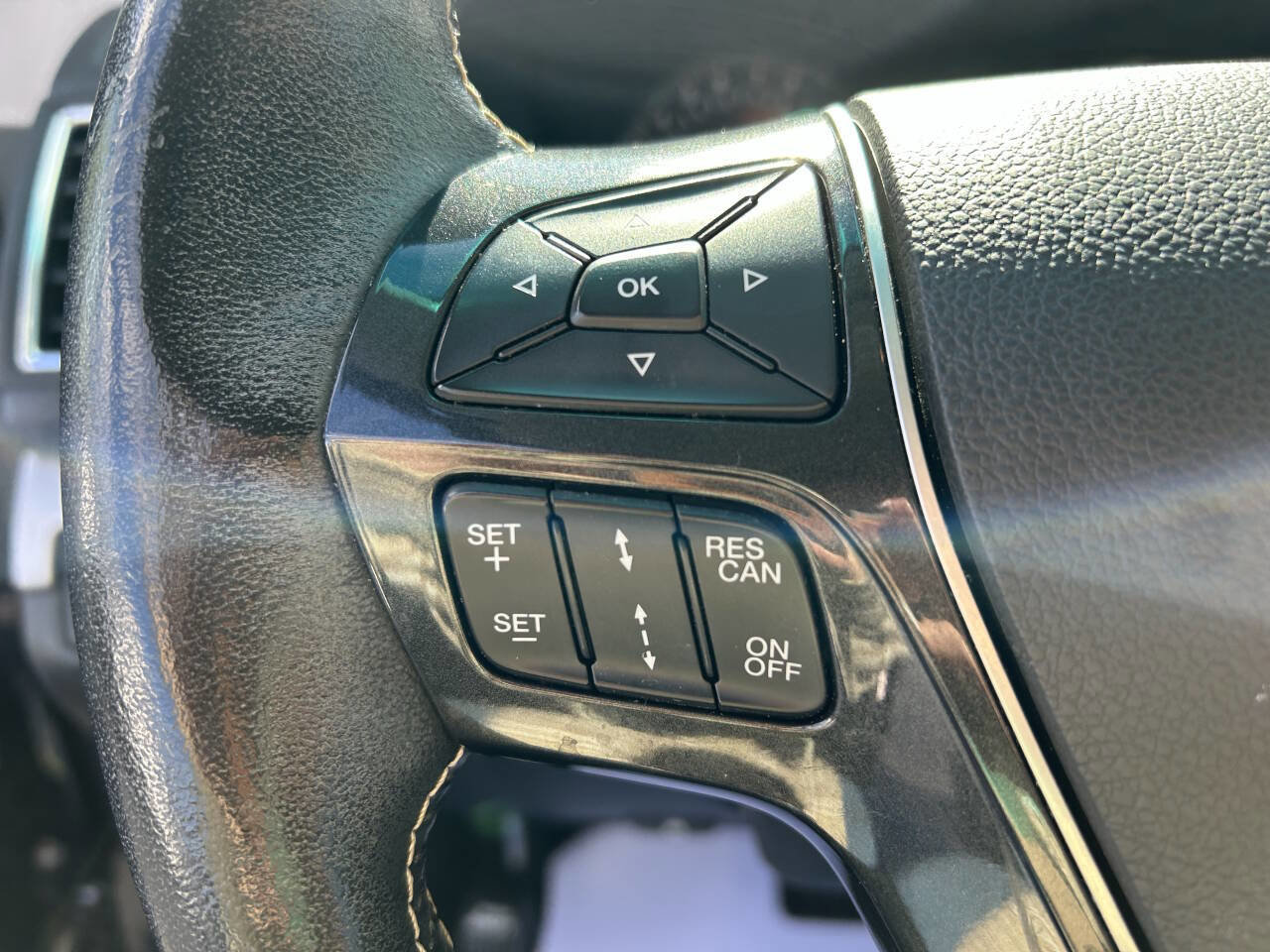Used 2017 Ford Explorer Platinum image 15