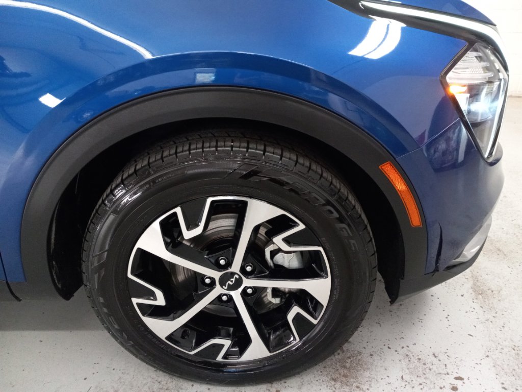 Used 2023 Kia Sportage EX FWD image 3