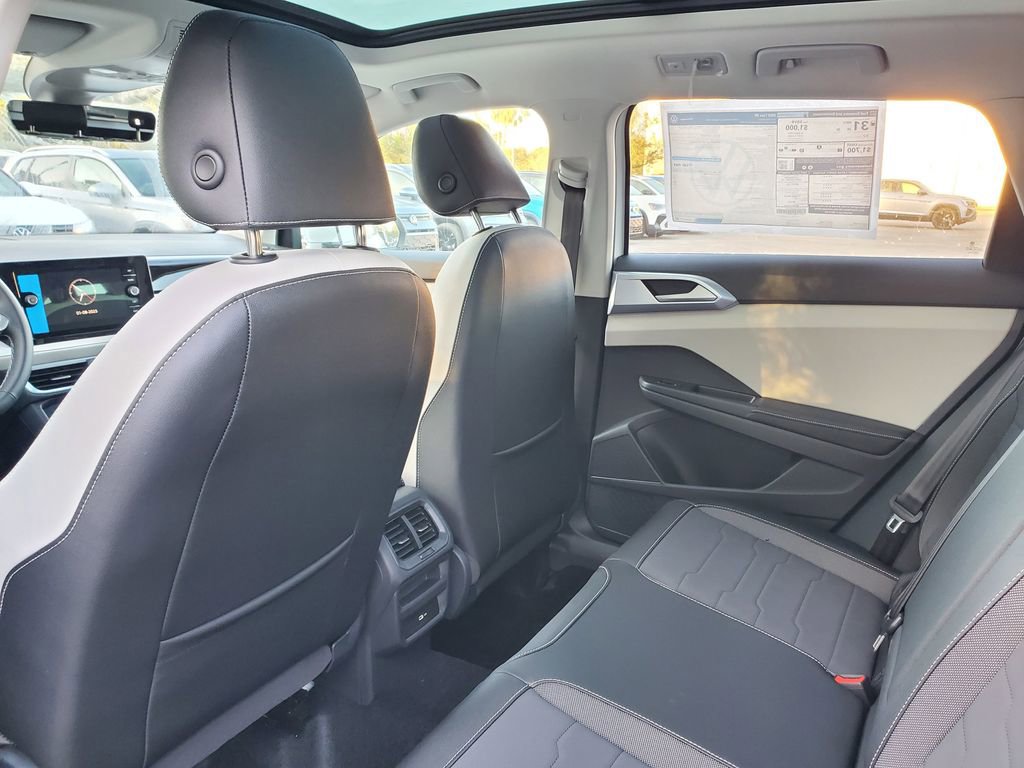 New 2026 Volkswagen Taos SE image 5