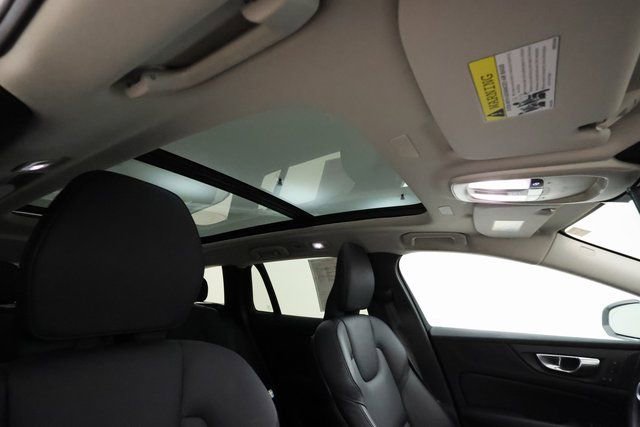 Used 2024 Volvo V60 B5 Cross Country Plus image 23