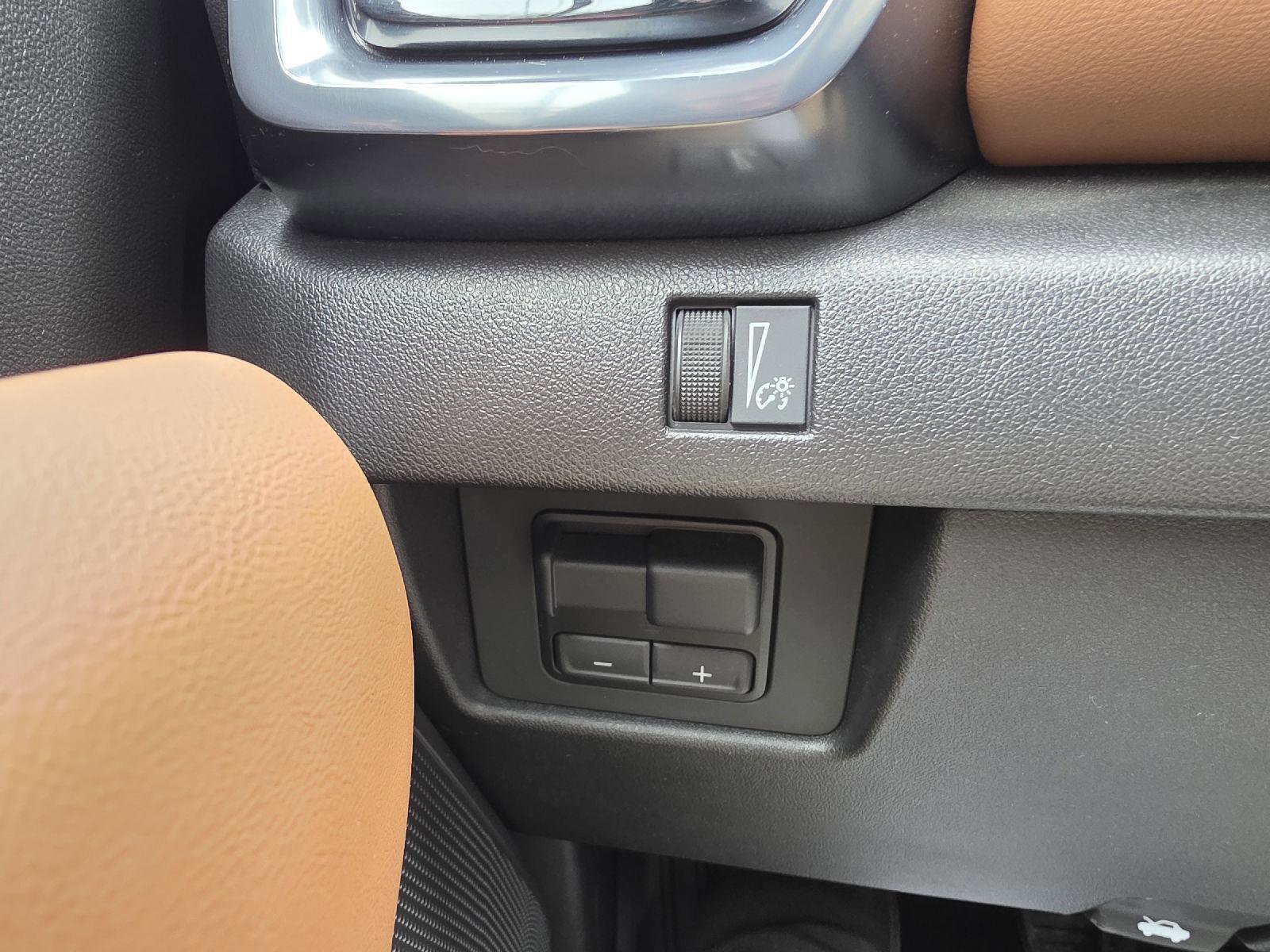 Used 2024 GMC Canyon AT4 w/ Canyon Safety Plus Package image 21