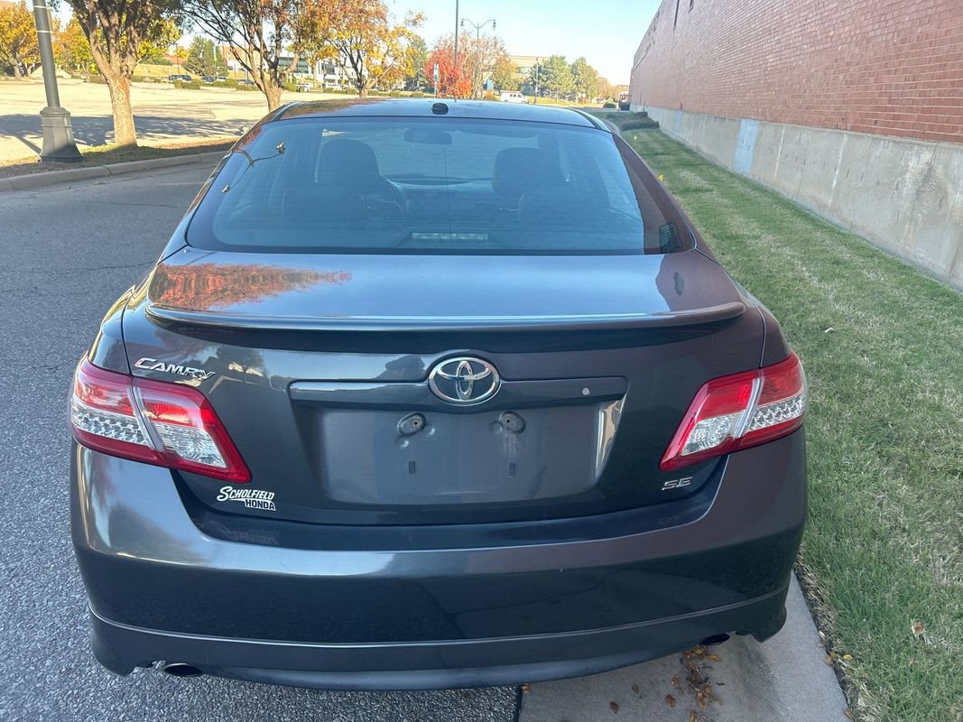 Used 2011 Toyota Camry image 3