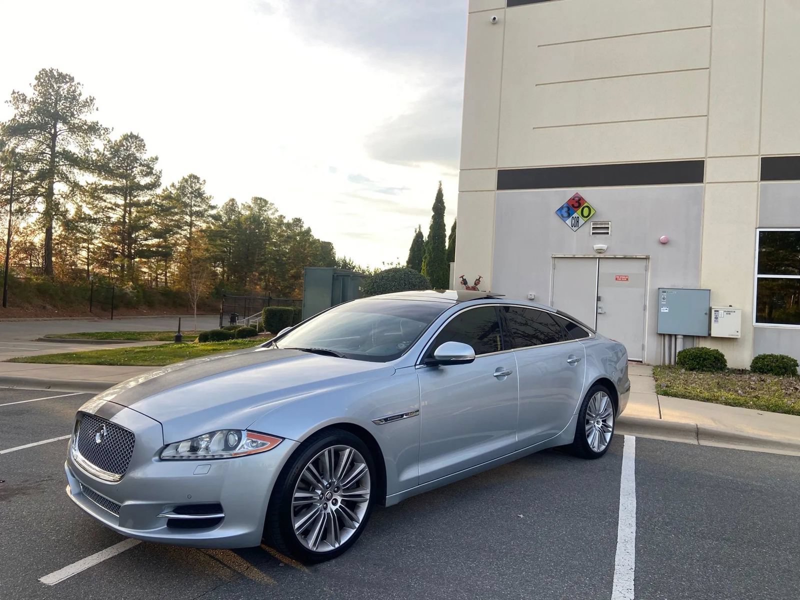 Used 2011 Jaguar XJ L Supercharged RWD image 1