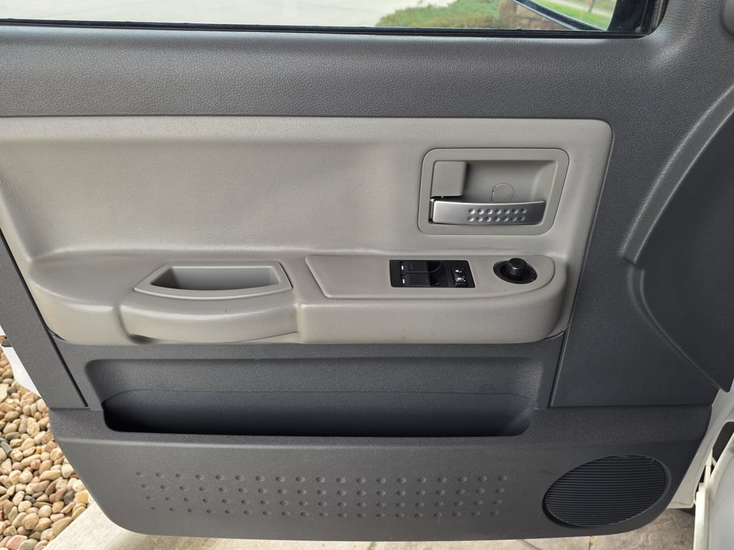 Used 2007 Dodge Dakota Laramie w/ Popular Equipment Group AWD/4WD image 9