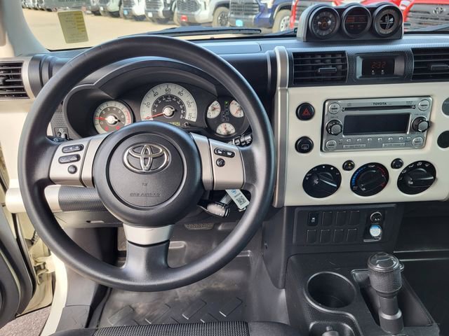 Used 2014 Toyota FJ Cruiser 4WD w/ Convenience Package image 16
