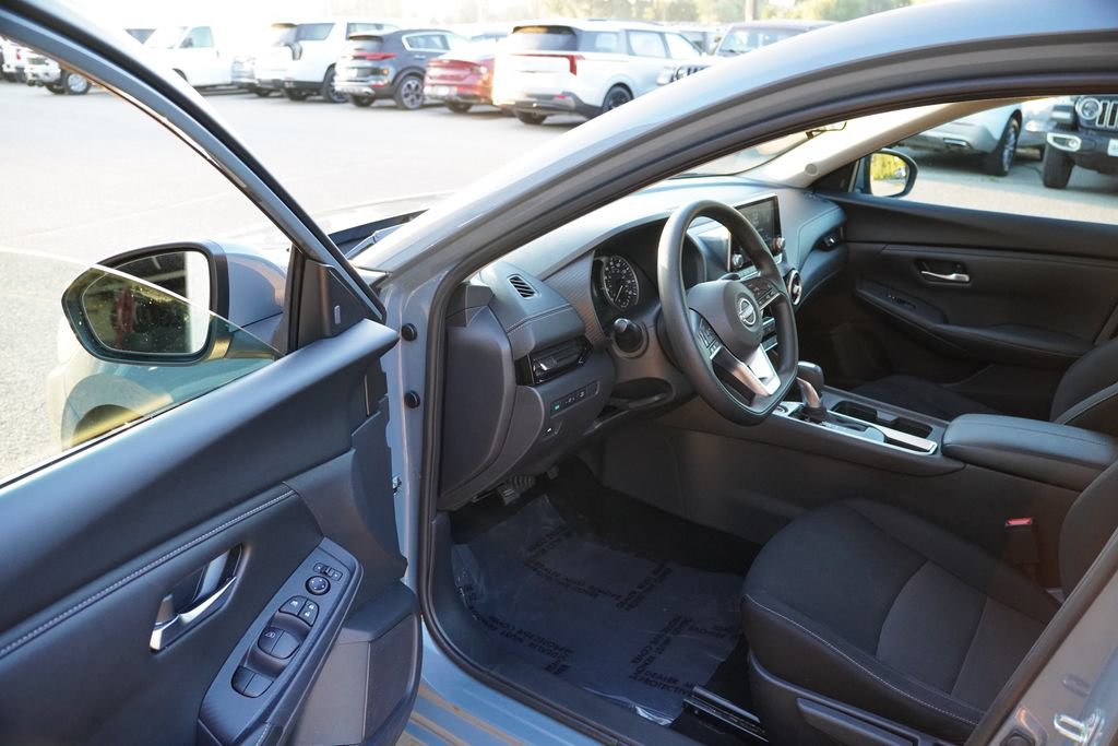 Used 2024 Nissan Sentra SV FWD image 15