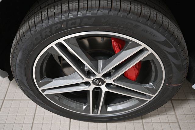 New 2025 Audi Q5 e Premium Plus image 18