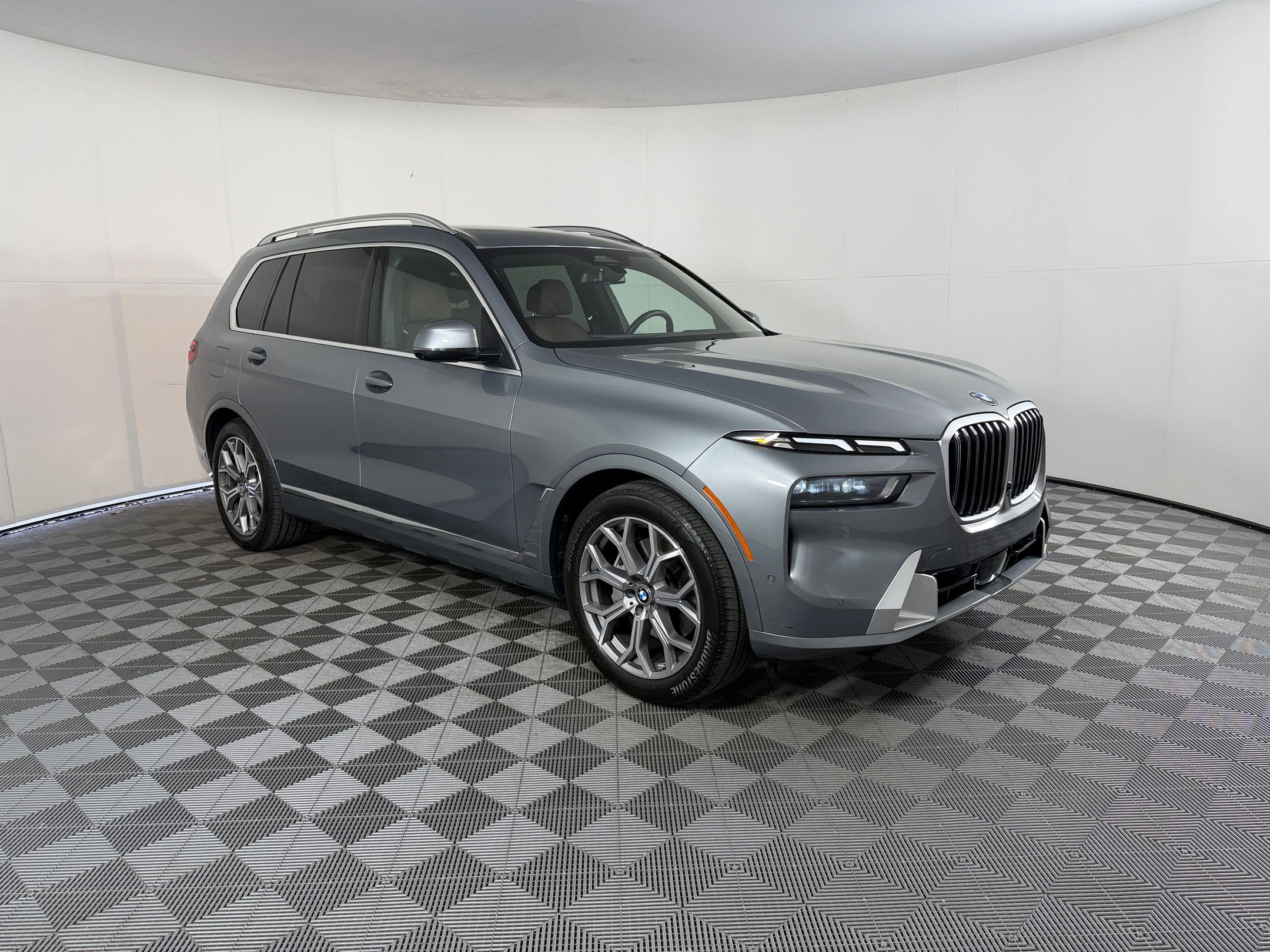 Used 2026 BMW X7 xDrive40i AWD/4WD image 7