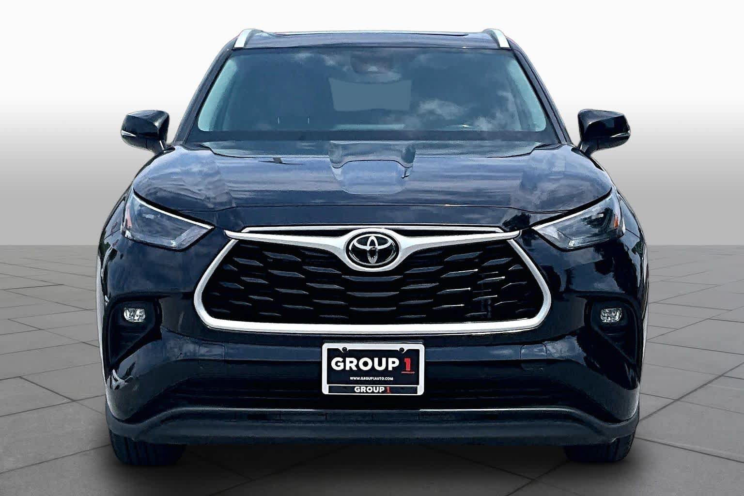 Used 2023 Toyota Highlander XLE AWD/4WD image 4