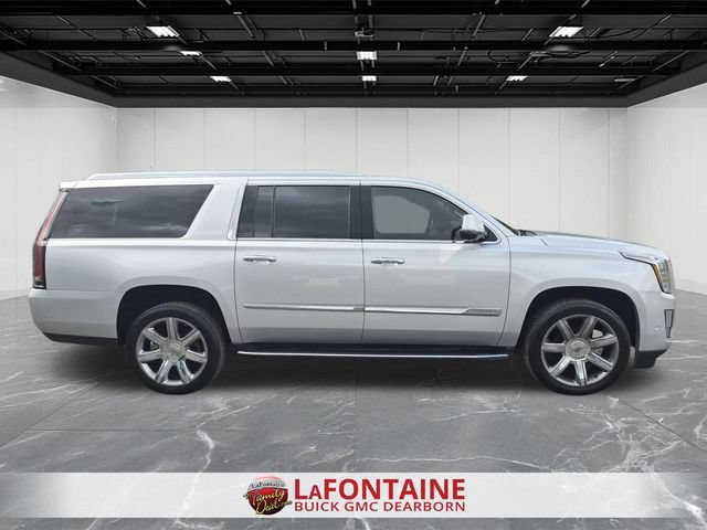 Used 2017 Cadillac Escalade ESV Luxury AWD/4WD image 6
