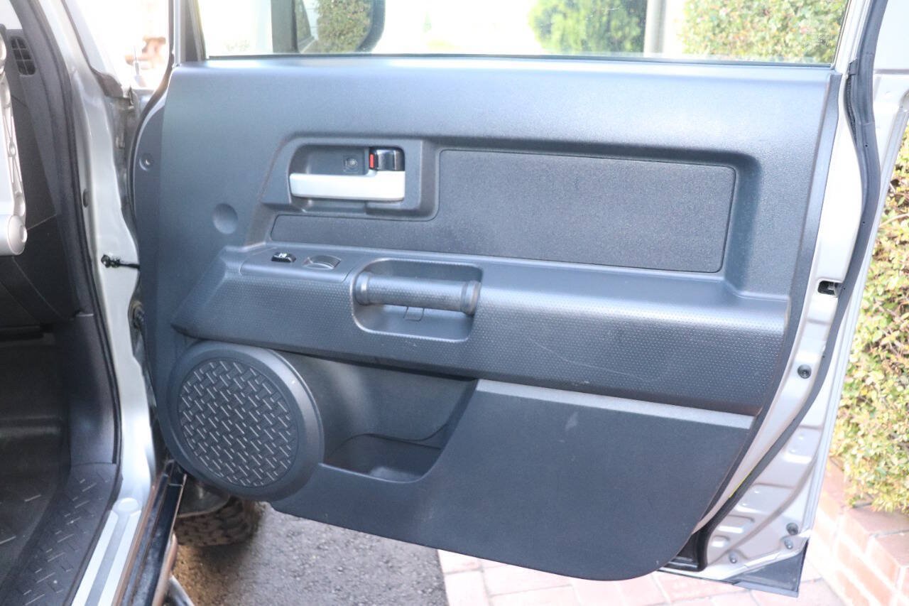 Used 2010 Toyota FJ Cruiser 4WD image 26