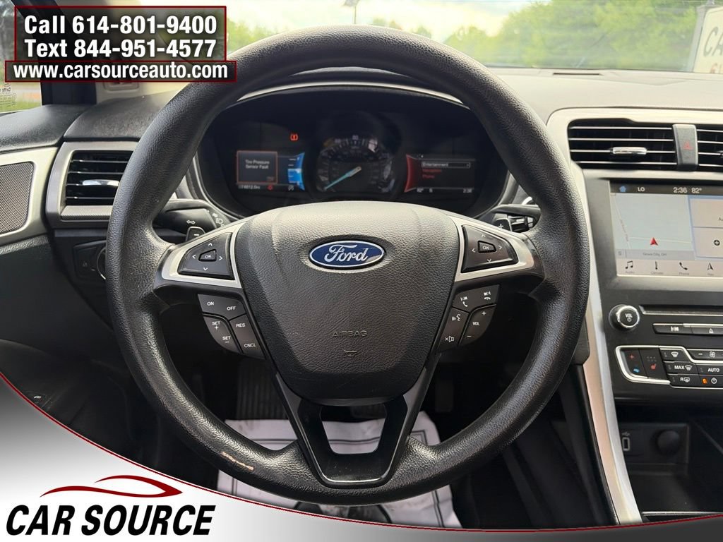 Used 2018 Ford Fusion SE w/ Fusion SE Technology Package FWD image 9