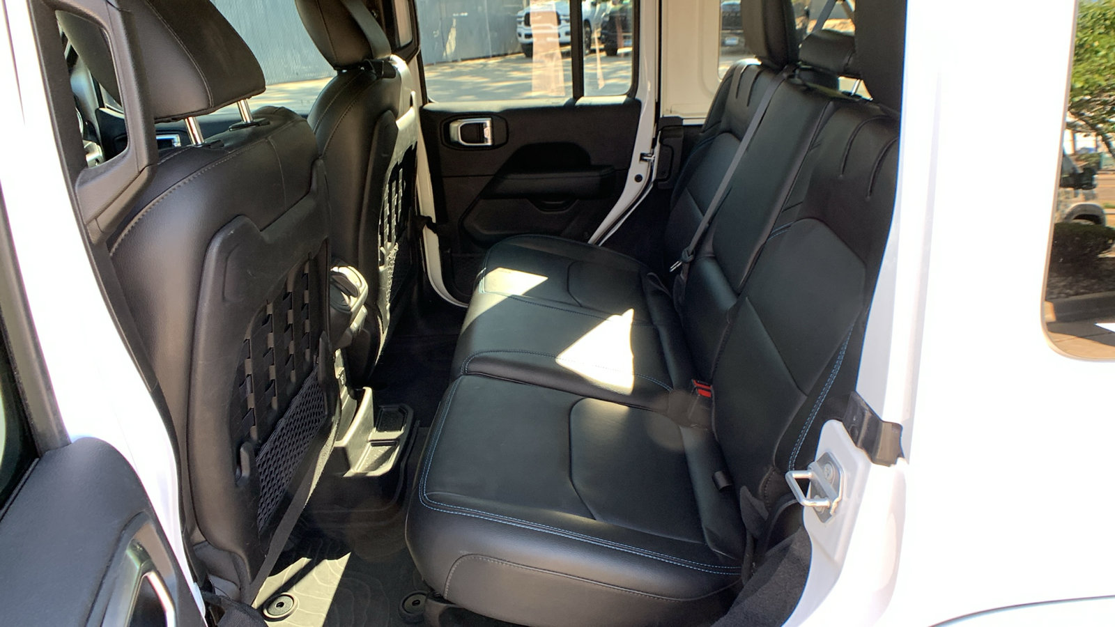 Used 2023 Jeep Wrangler Unlimited Rubicon 4xe w/ Cold Weather Group AWD/4WD image 23