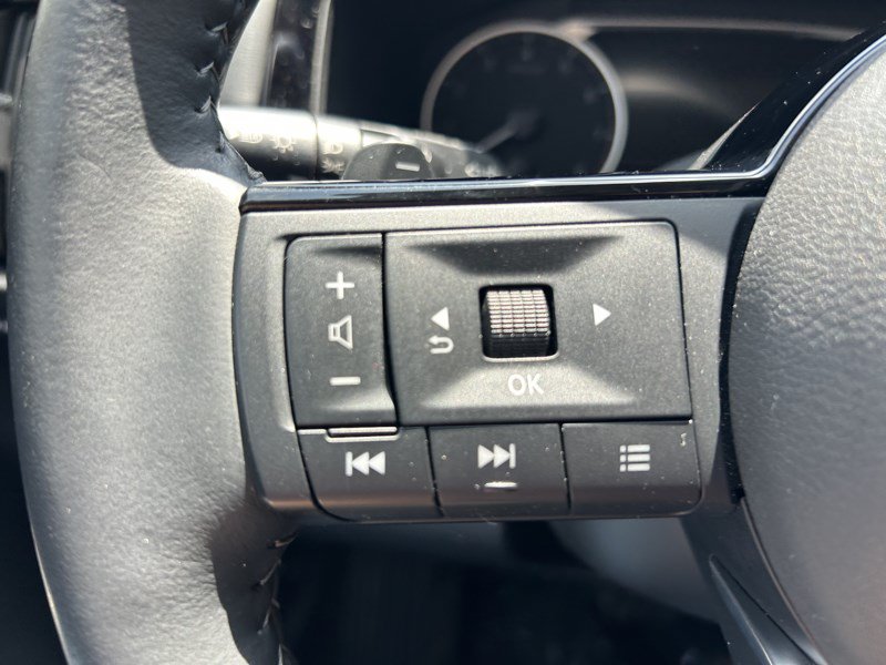 Used 2023 Nissan Pathfinder SL w/ Lighting Package (N92) AWD/4WD image 16