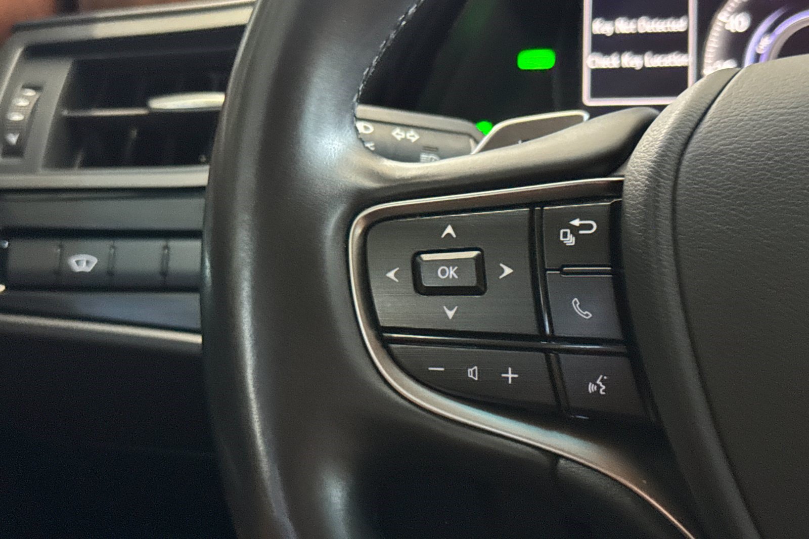 Certified 2025 Lexus ES 300h w/ Premium Package FWD image 29