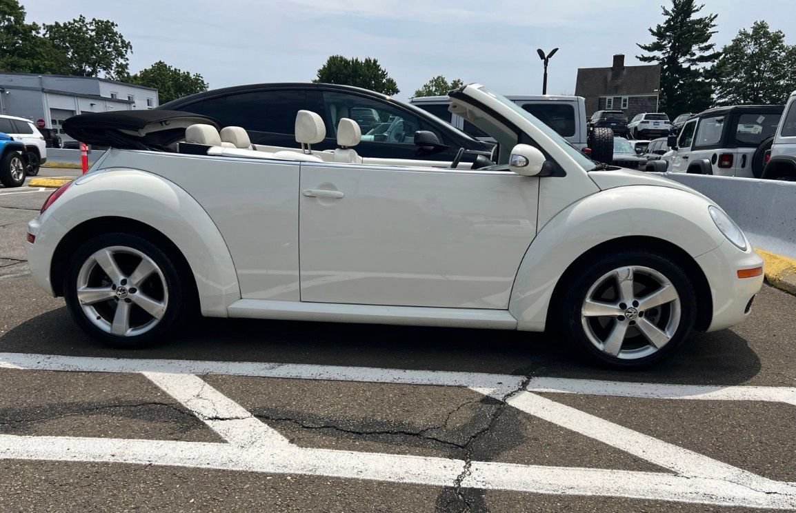 Used 2007 Volkswagen Beetle Triple White Edition FWD image 2