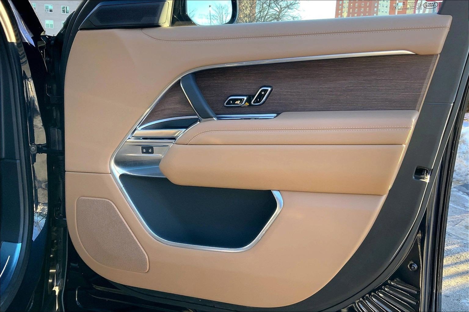 Used 2025 Land Rover Range Rover SE image 22