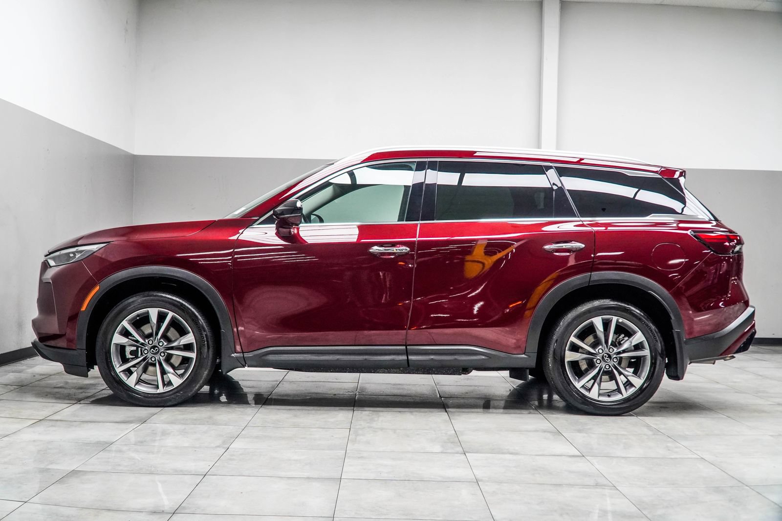 Used 2025 INFINITI QX60 Luxe w/ Vision Package AWD/4WD image 9