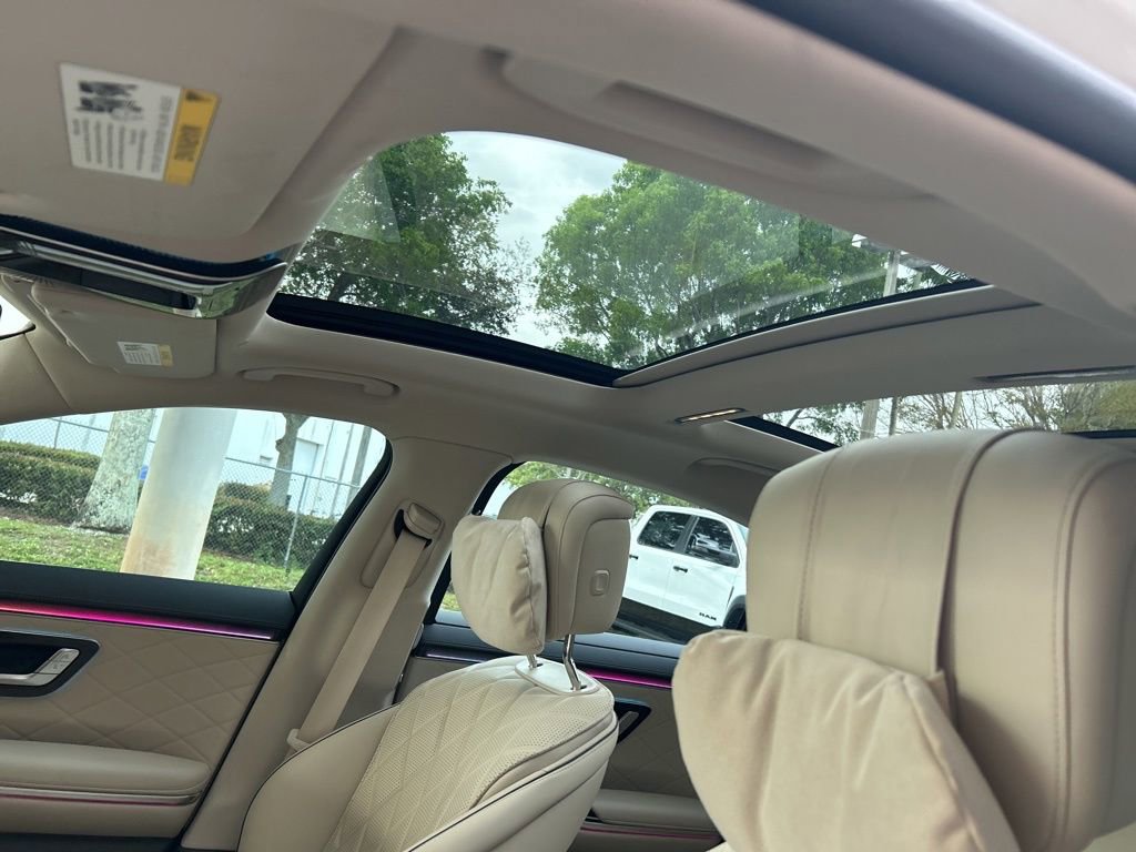 Used 2024 Mercedes-Benz S 580e 4MATIC Sedan w/ AMG Line image 17