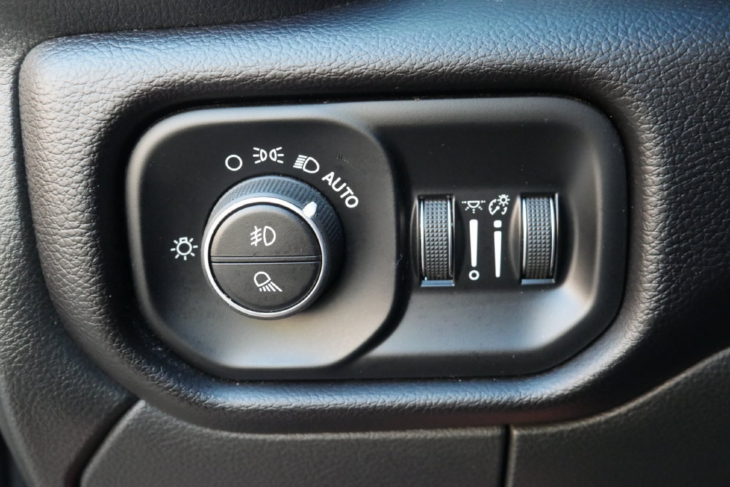 Used 2025 RAM 3500 Laramie AWD/4WD image 23