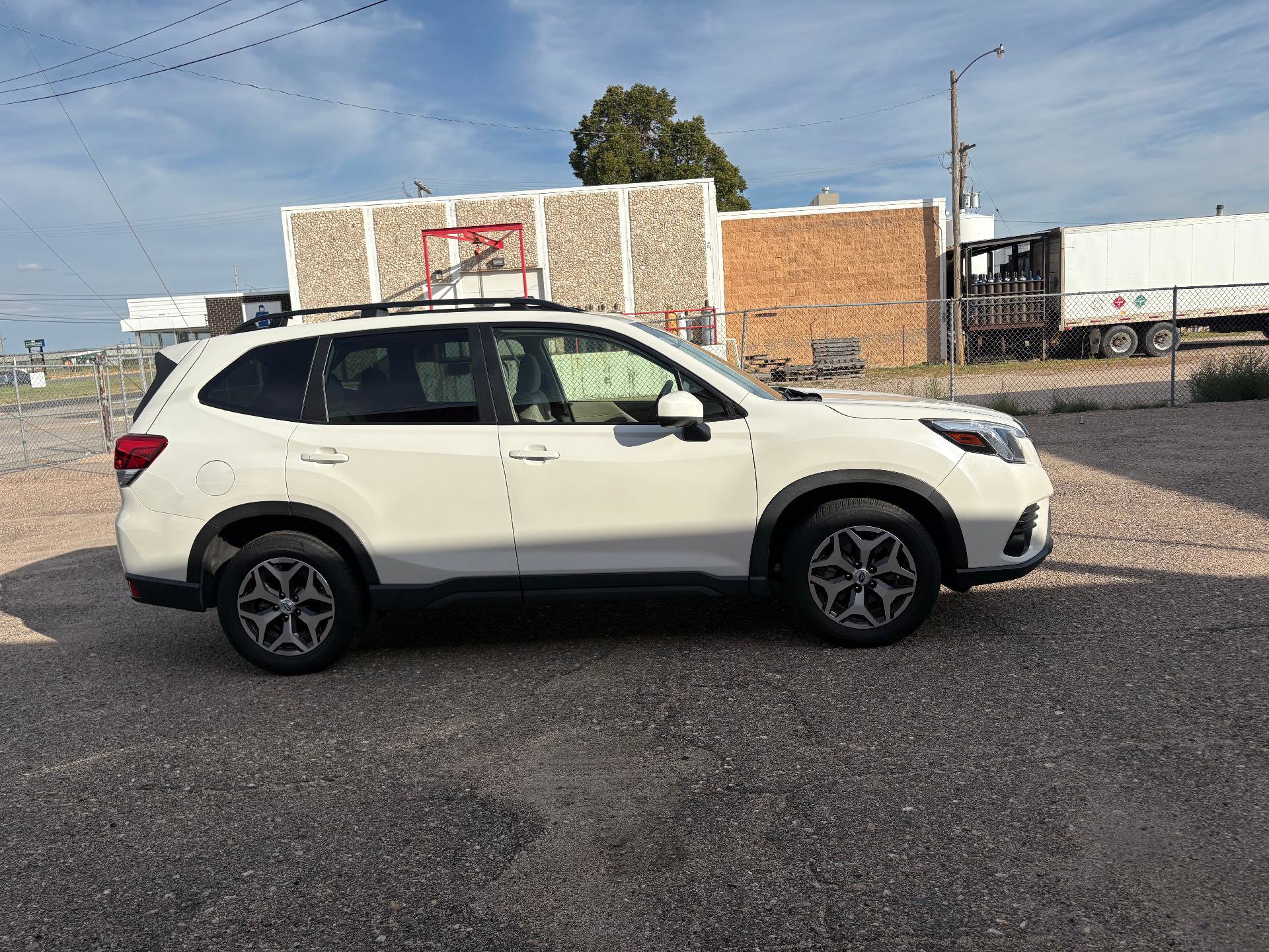 Used 2022 Subaru Forester Premium image 5