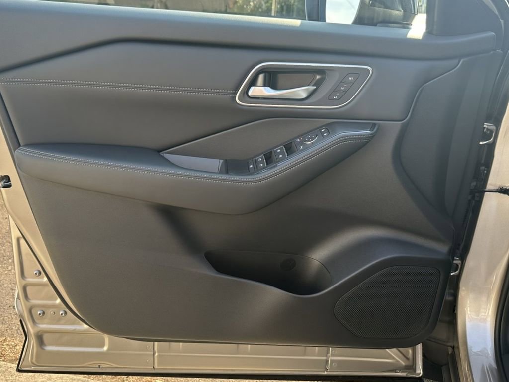 New 2026 Nissan Rogue Platinum w/ Platinum Premium Package image 13