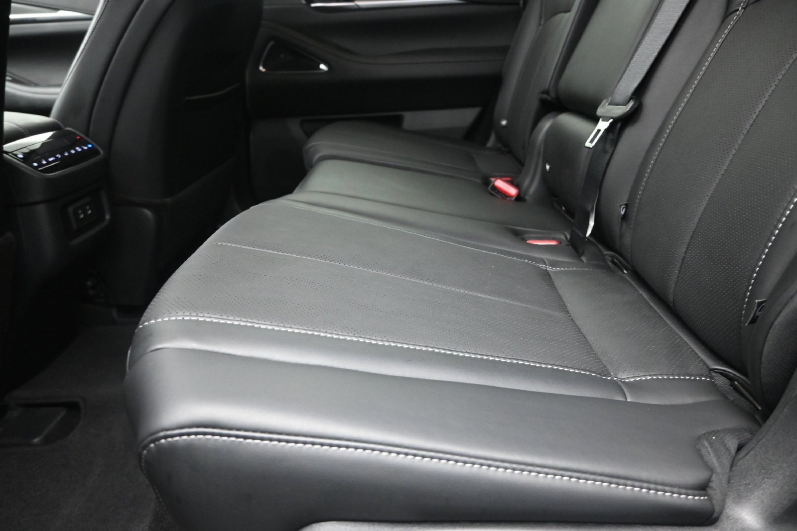 Used 2026 INFINITI QX60 Luxe w/ Cargo Package FWD image 16