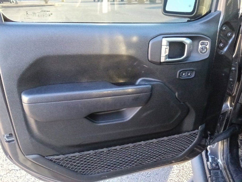 Used 2022 Jeep Gladiator Mojave w/ Cold Weather Group image 11