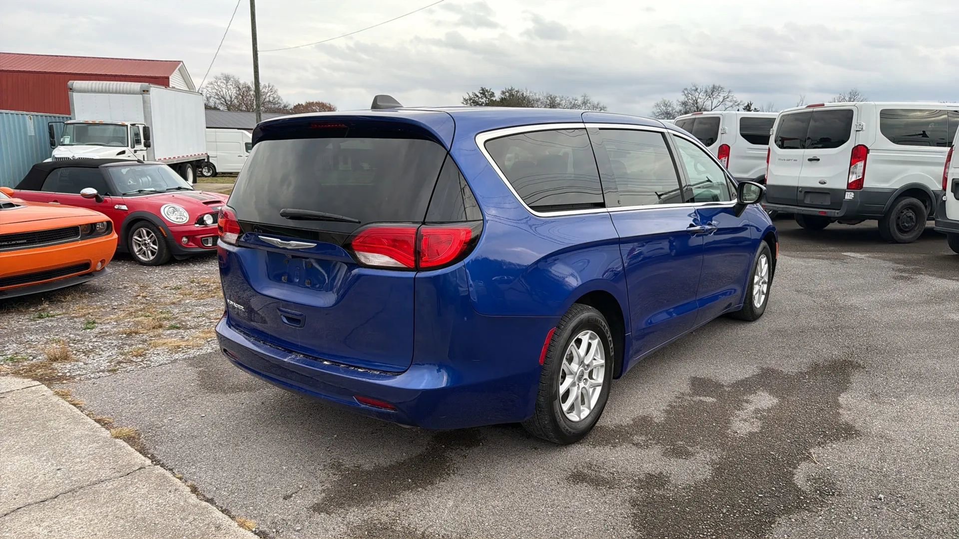 Used 2021 Chrysler Voyager LX image 4