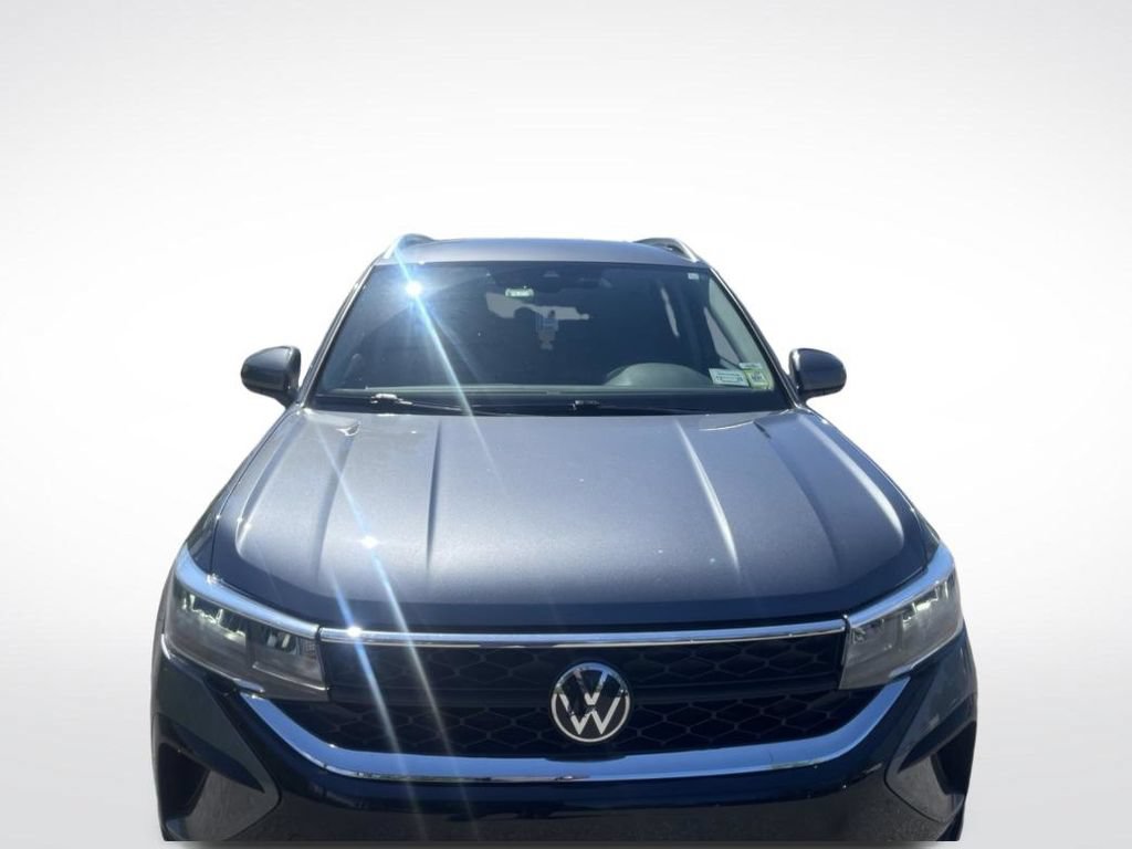 Used 2023 Volkswagen Taos SE w/ Black Wheel Package AWD/4WD image 7