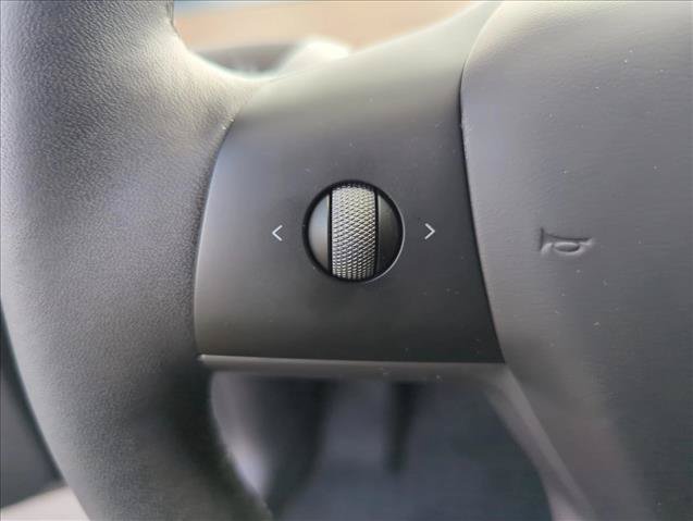 Used 2025 Tesla Model Y Long Range RWD image 14