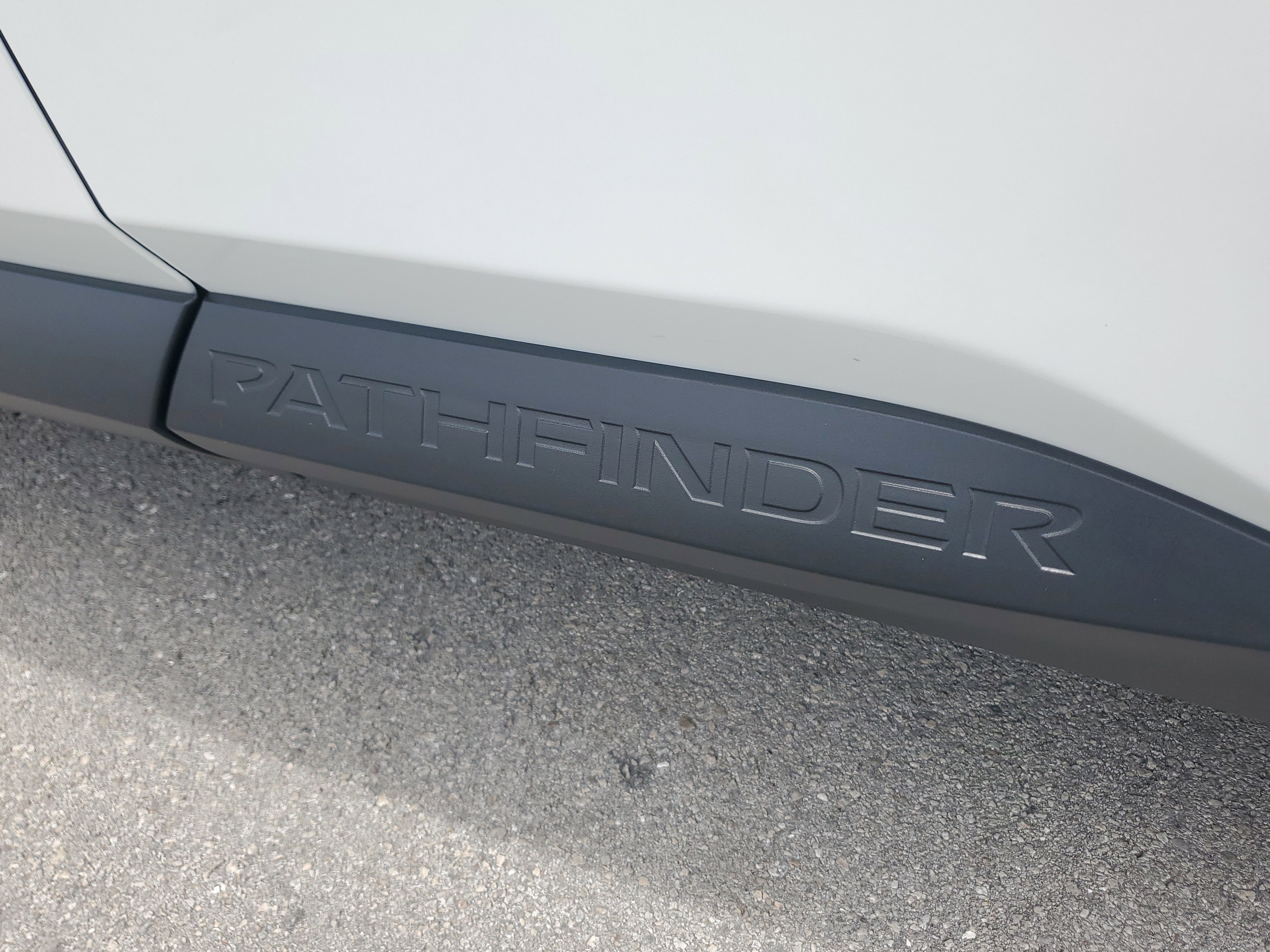 Certified 2025 Nissan Pathfinder SL image 33