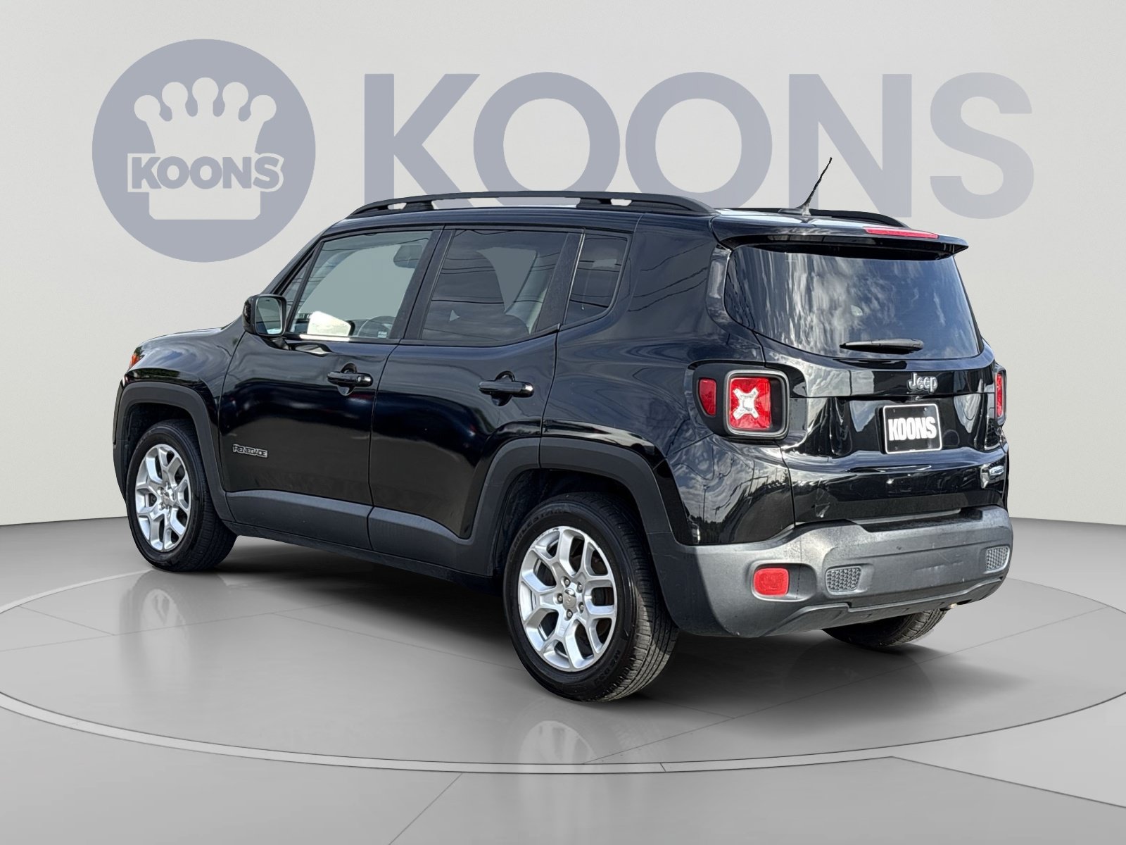 Used 2017 Jeep Renegade Latitude FWD image 4