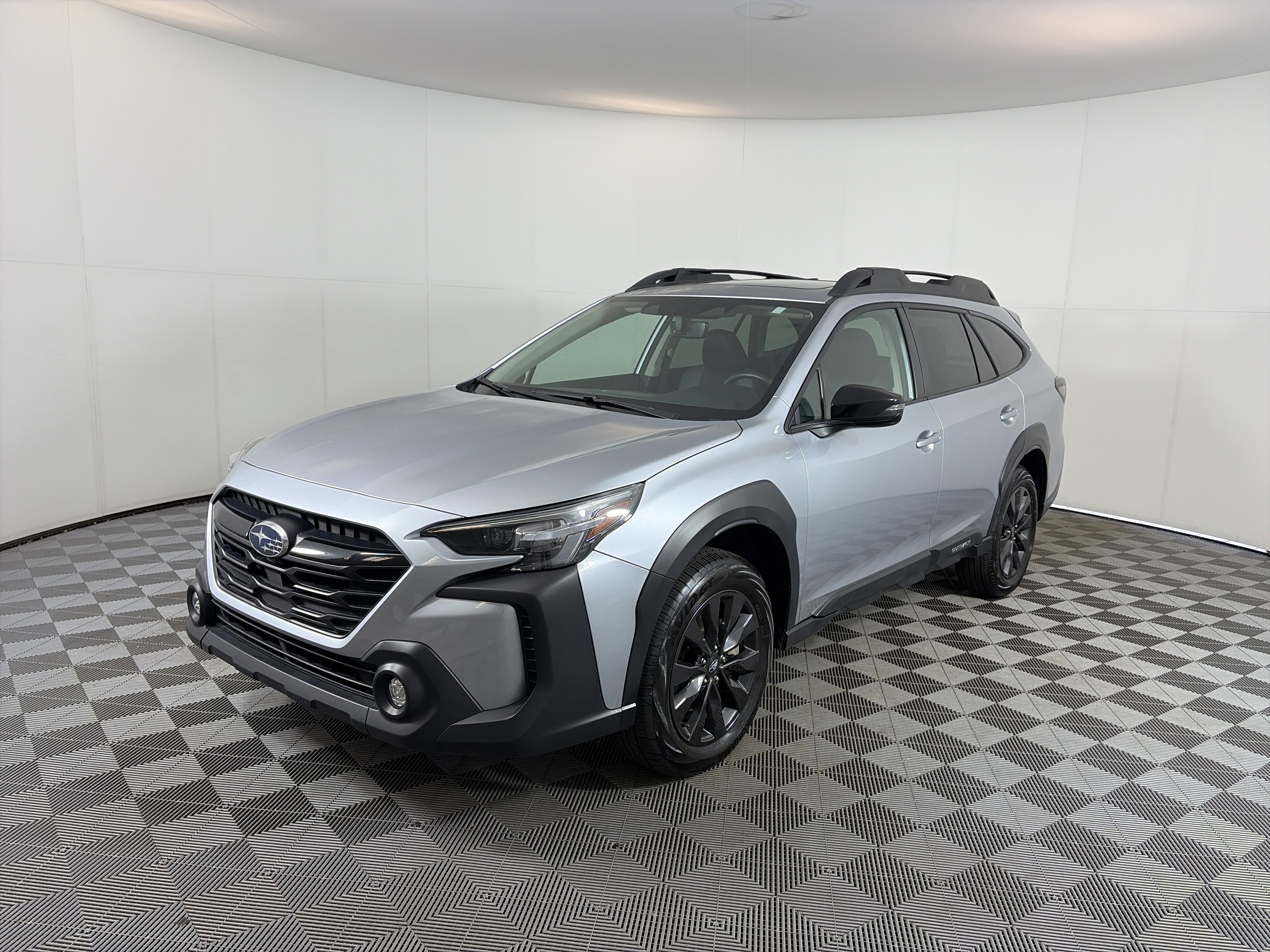 Certified 2025 Subaru Outback Onyx Edition AWD/4WD image 2