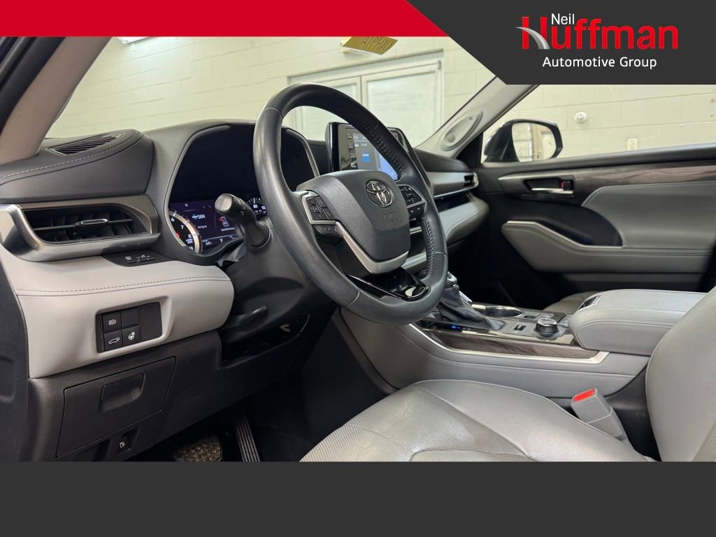 Used 2022 Toyota Highlander Limited AWD/4WD image 13