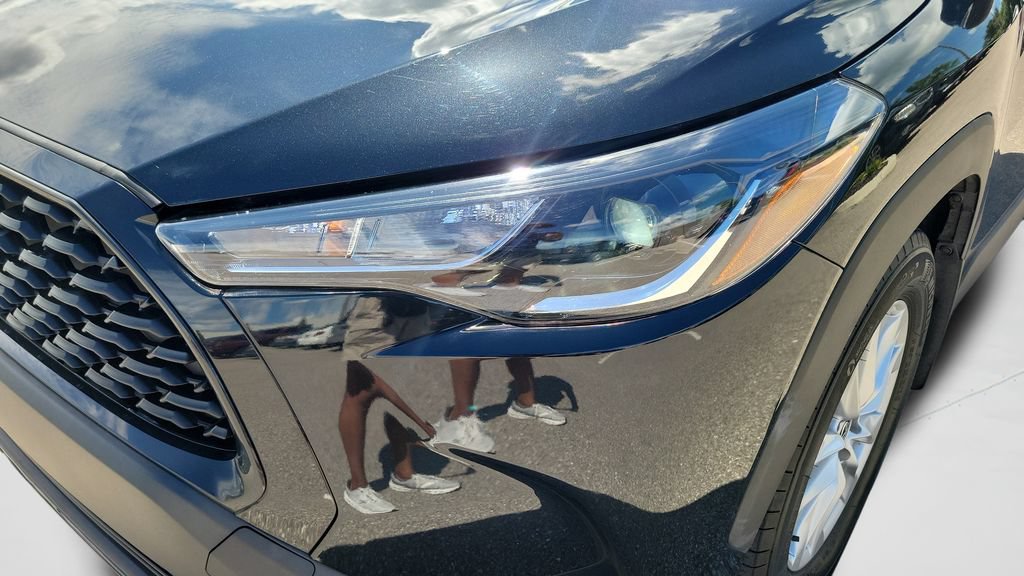 Used 2025 Toyota Corolla Cross LE FWD image 24