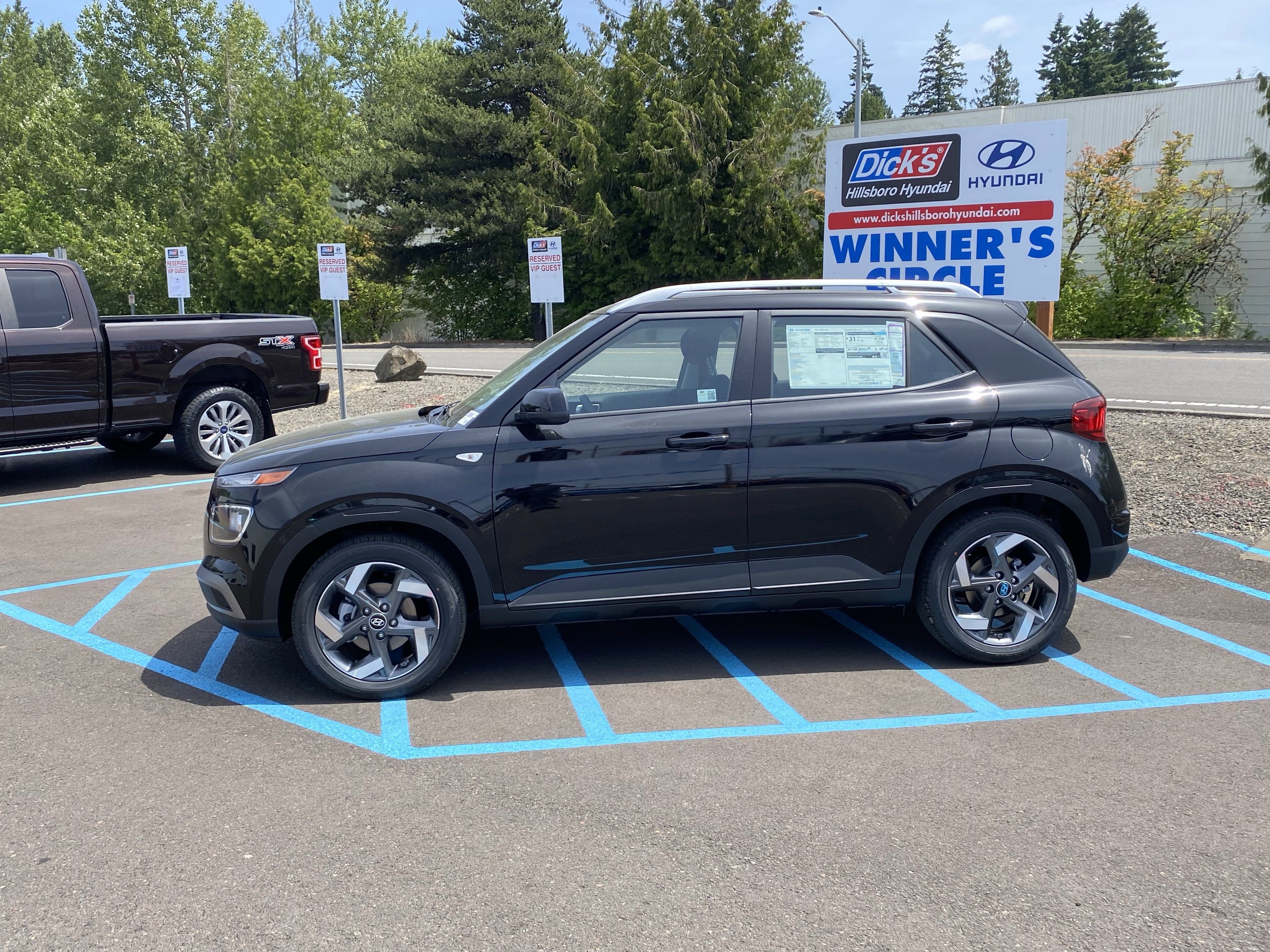 Certified 2025 Hyundai Venue SEL image 2