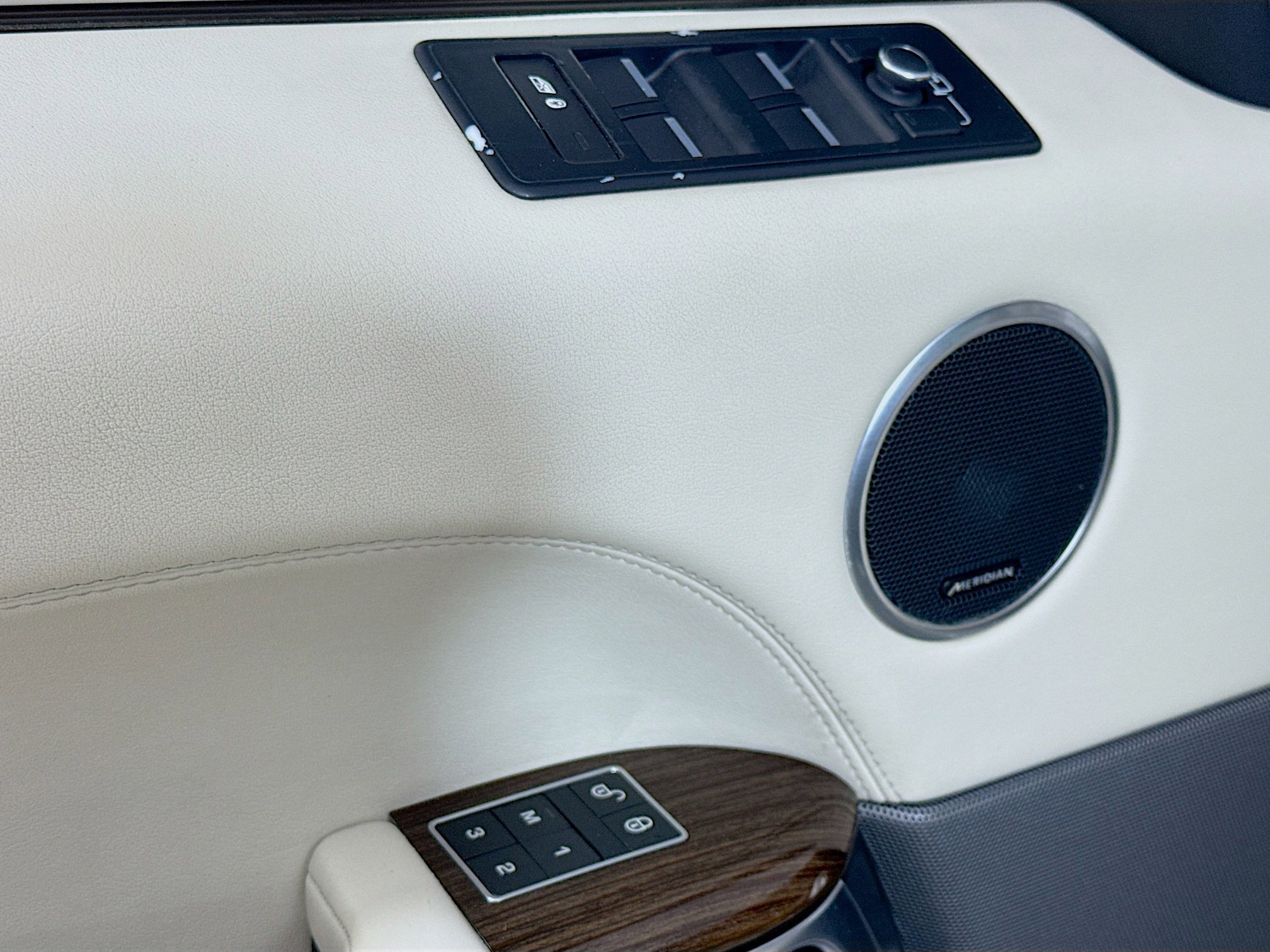 Used 2016 Land Rover Range Rover Sport Supercharged image 22