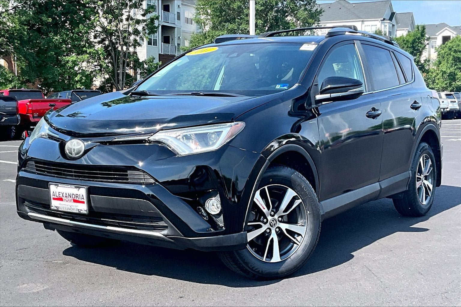 Used 2017 Toyota RAV4 XLE AWD/4WD video 1