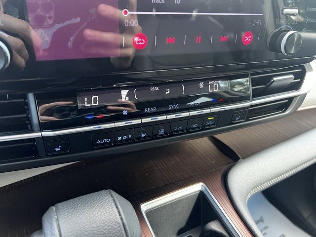 Used 2024 Toyota Sienna XLE image 19