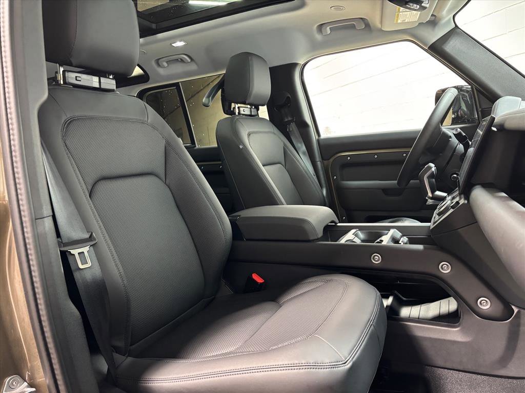 Used 2026 Land Rover Defender 110 S image 32