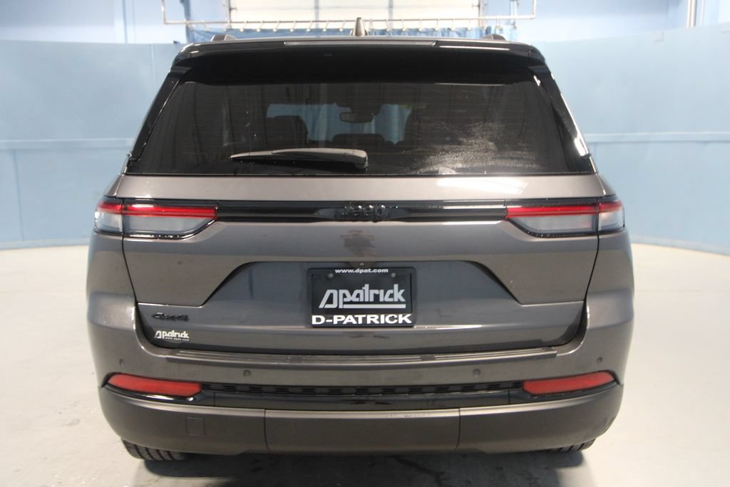 Used 2024 Jeep Grand Cherokee Altitude AWD/4WD image 33