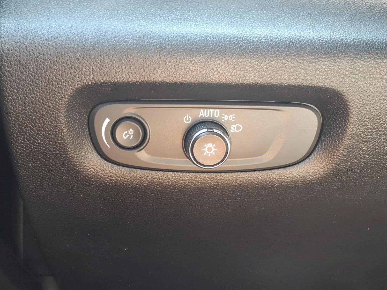 Used 2023 Chevrolet Traverse LT FWD image 20
