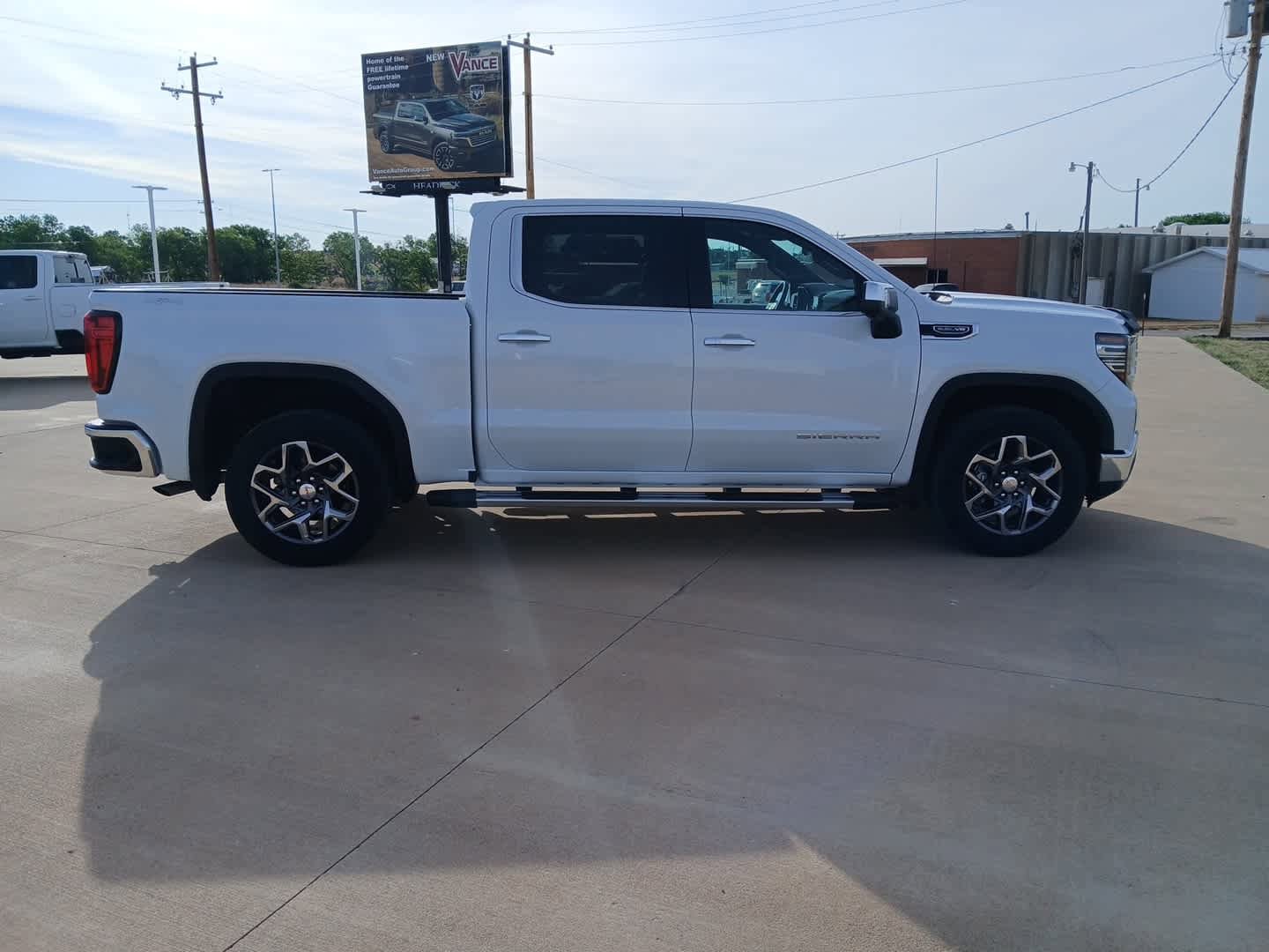 New 2026 GMC Sierra 1500 SLT w/ SLT Premium Package AWD/4WD image 11