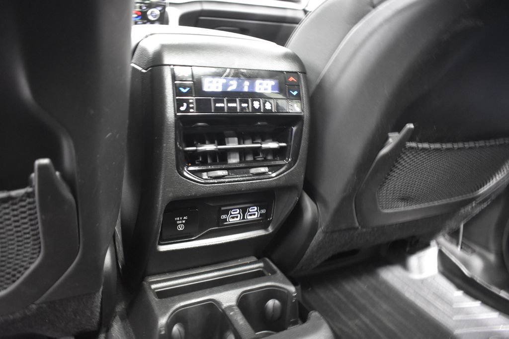 Used 2021 Jeep Grand Cherokee L Overland w/ Luxury Tech Group IV AWD/4WD image 39