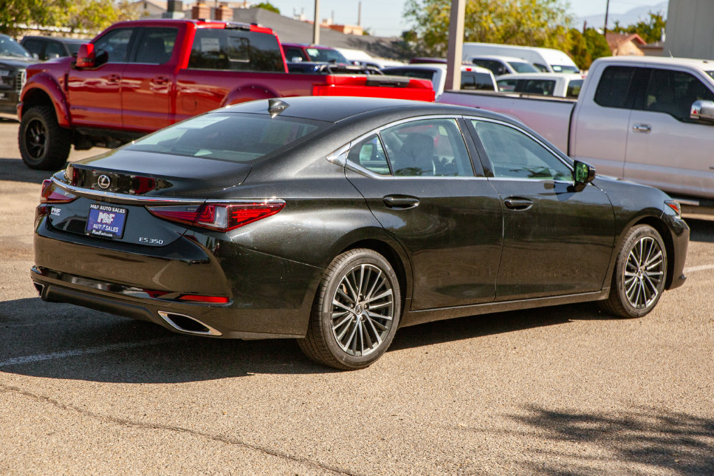 Used 2024 Lexus ES 350 w/ Premium Package FWD image 3