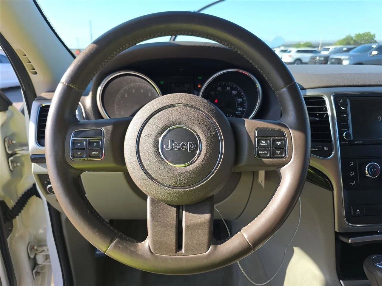 Used 2012 Jeep Grand Cherokee Laredo w/ Laredo E Group AWD/4WD image 15