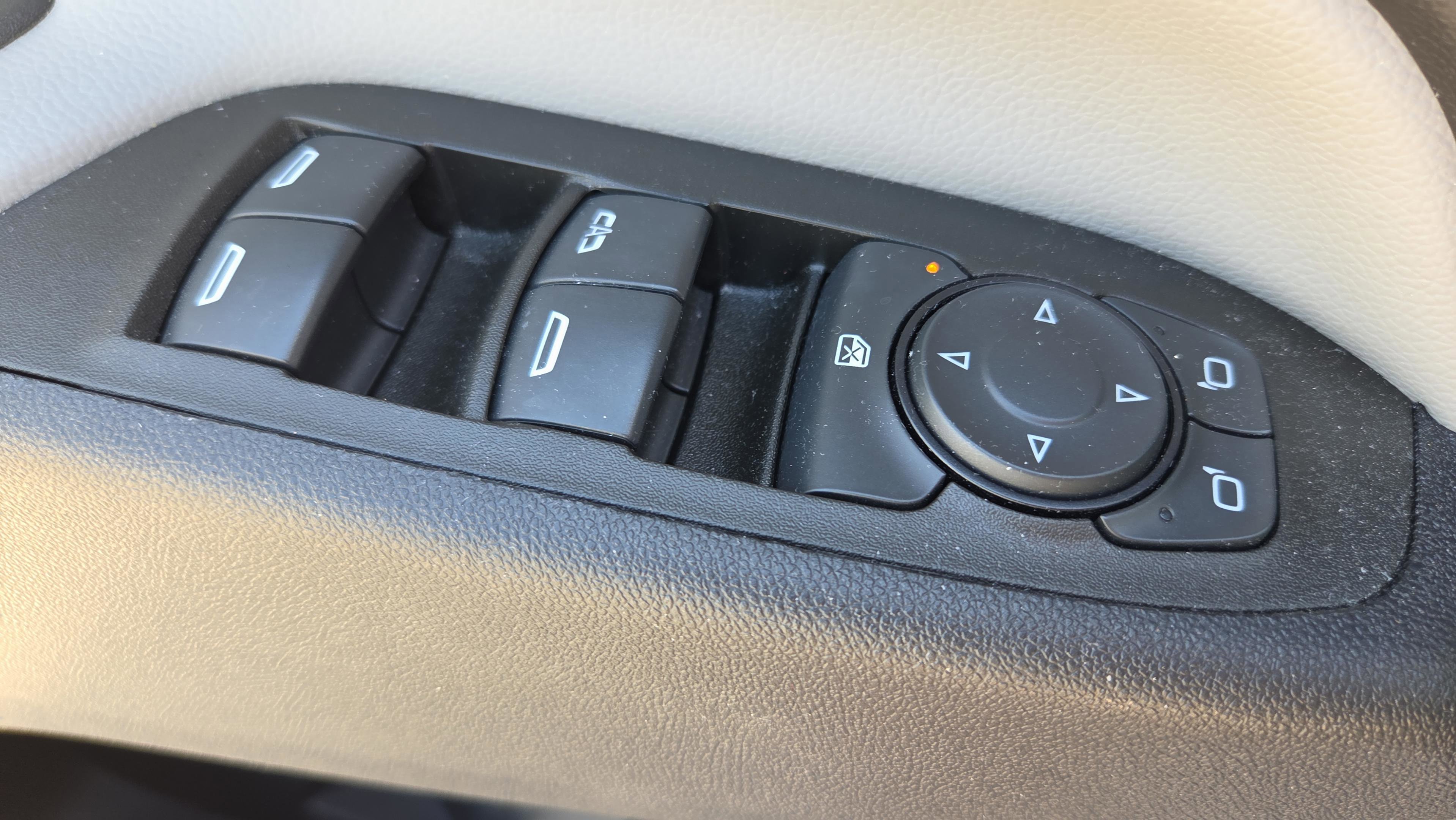 Used 2023 Chevrolet Equinox LT FWD image 28